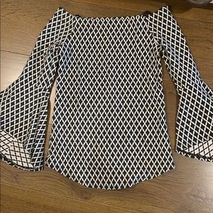 3/4 Bell sleeve top never been worn